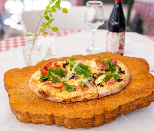 Authentic Italian Pizza La Piazza Mandilara